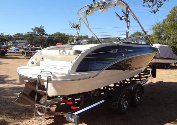 Formula 240 Bowrider image