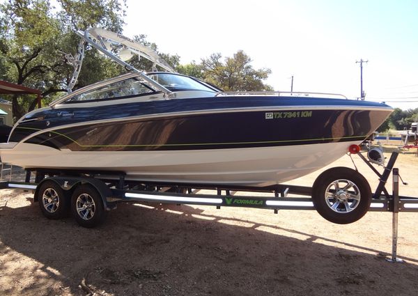 Formula 240 Bowrider image