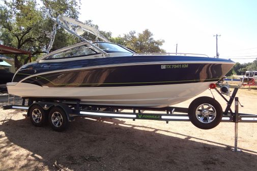 Formula 240 Bowrider image