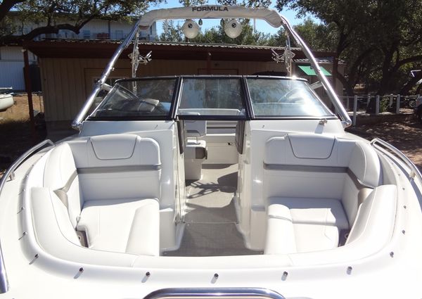 Formula 240 Bowrider image