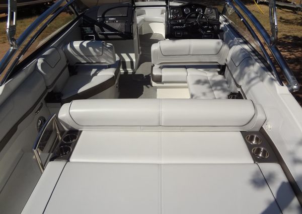 Formula 240 Bowrider image