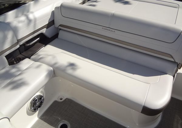 Formula 240 Bowrider image