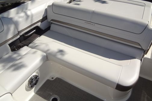 Formula 240 Bowrider image