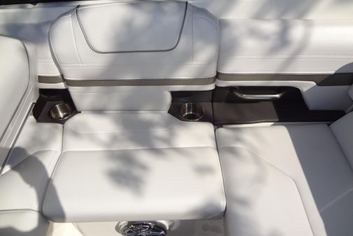 Formula 240 Bowrider image