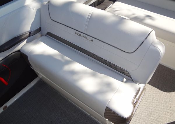 Formula 240 Bowrider image