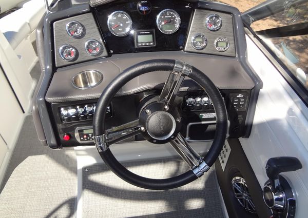 Formula 240 Bowrider image