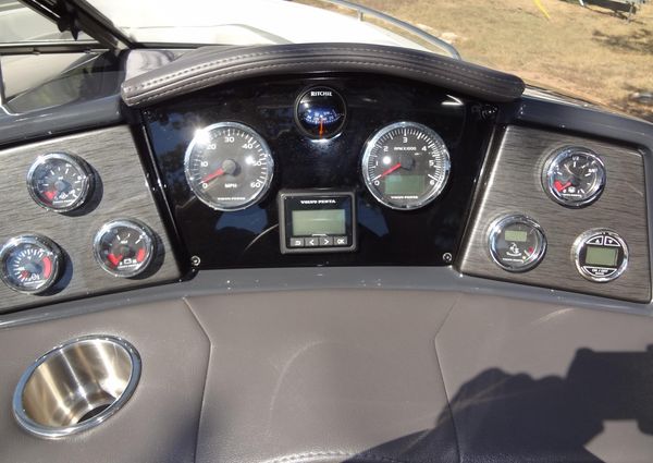 Formula 240 Bowrider image