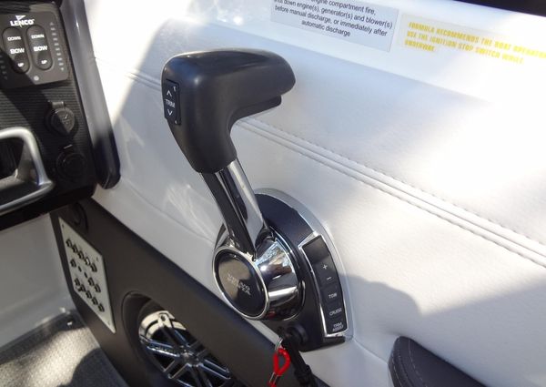 Formula 240 Bowrider image