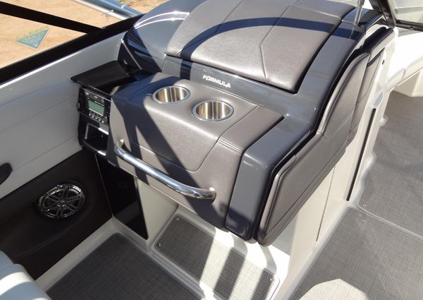 Formula 240 Bowrider image