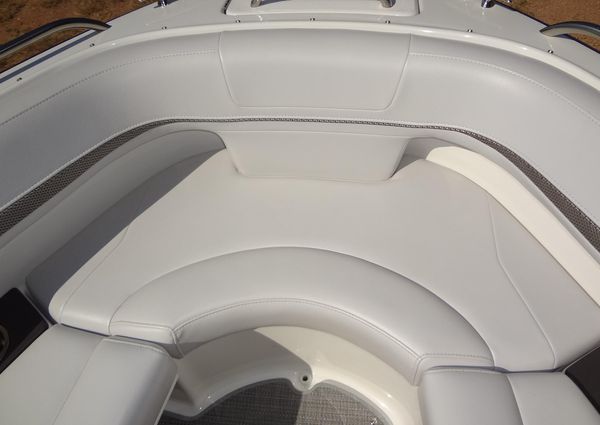 Formula 240 Bowrider image