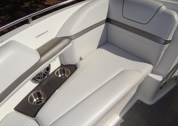 Formula 240 Bowrider image