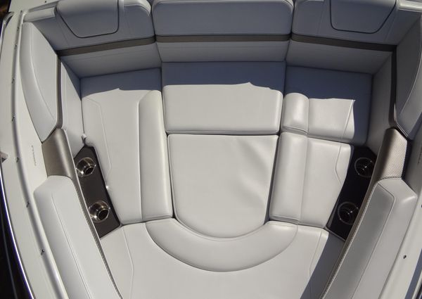 Formula 240 Bowrider image