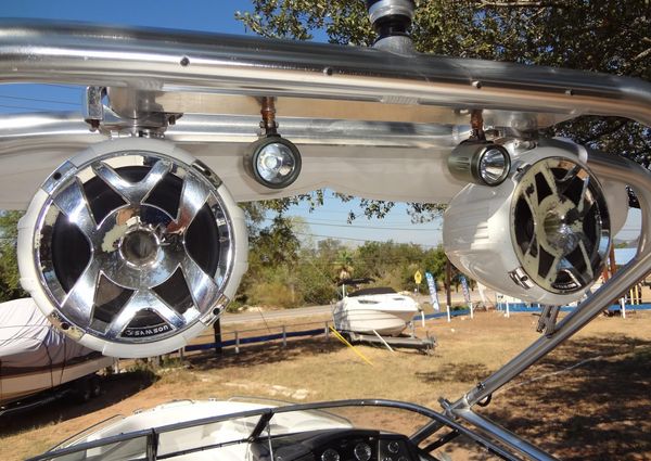 Formula 240 Bowrider image