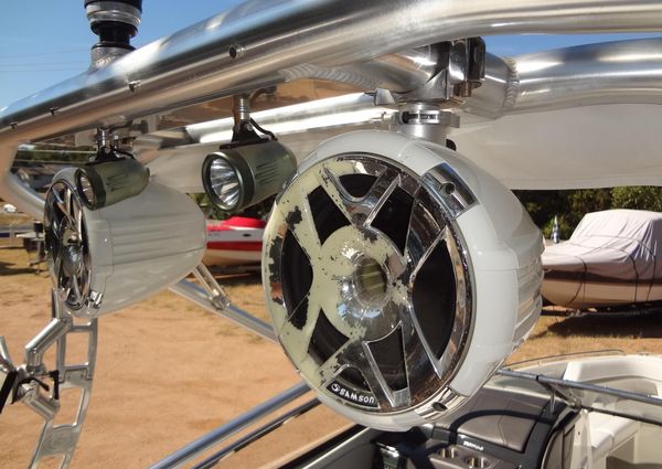 Formula 240 Bowrider image