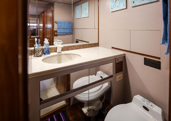 Ocean Alexander AFT Cabin image