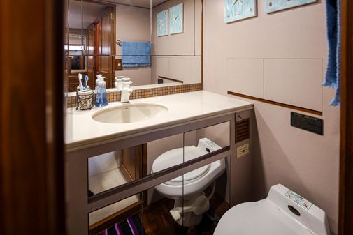 Ocean Alexander AFT Cabin image