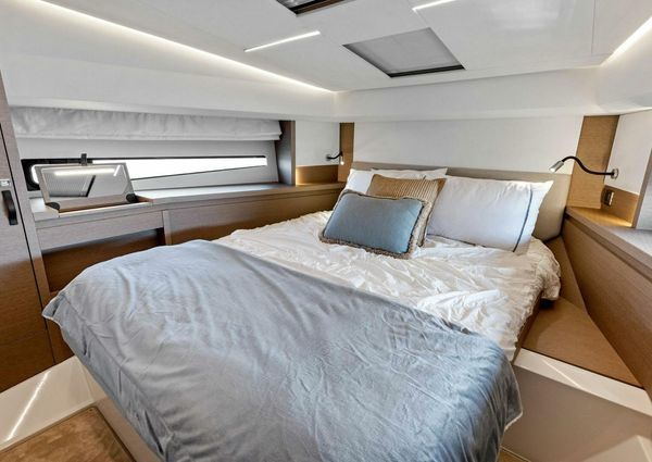 Prestige 460 Flybridge image