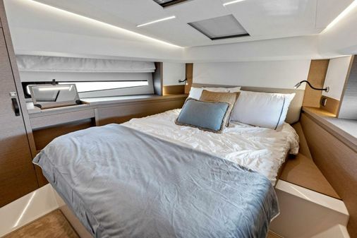 Prestige 460 Flybridge image