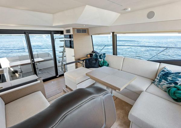 Prestige 460 Flybridge image