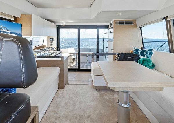 Prestige 460 Flybridge image