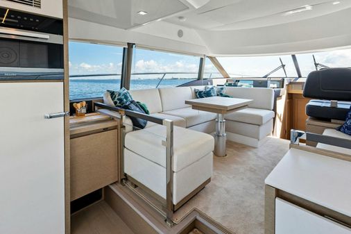 Prestige 460 Flybridge image