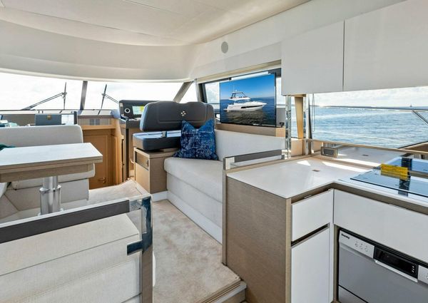 Prestige 460 Flybridge image