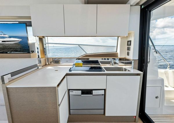 Prestige 460 Flybridge image