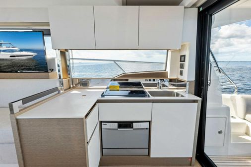 Prestige 460 Flybridge image