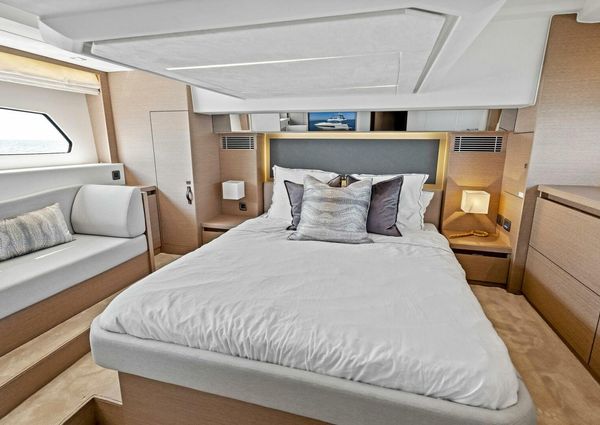 Prestige 460 Flybridge image