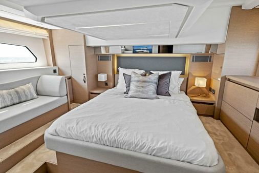 Prestige 460 Flybridge image