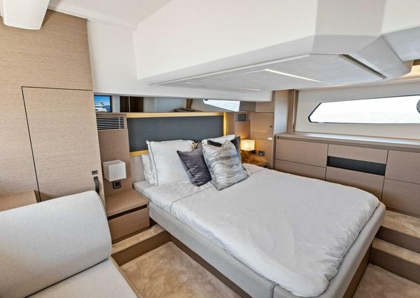 Prestige 460 Flybridge image