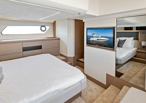 Prestige 460 Flybridge image