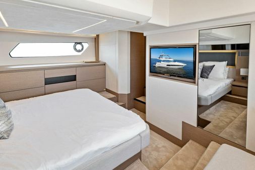 Prestige 460 Flybridge image