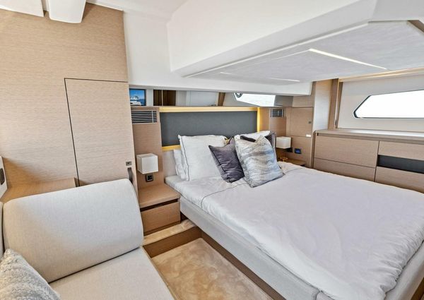 Prestige 460 Flybridge image