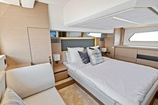 Prestige 460 Flybridge image