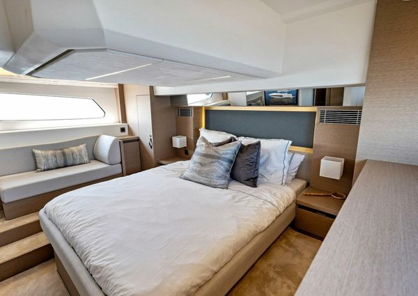 Prestige 460 Flybridge image