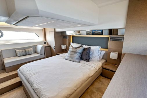 Prestige 460 Flybridge image