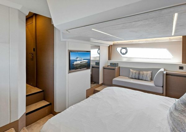 Prestige 460 Flybridge image