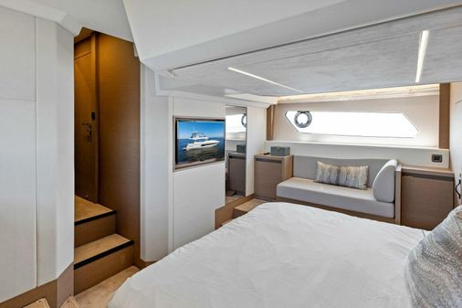 Prestige 460 Flybridge image