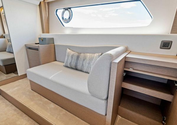 Prestige 460 Flybridge image