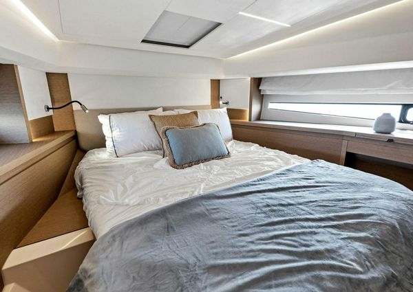 Prestige 460 Flybridge image