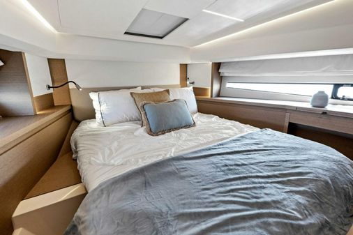 Prestige 460 Flybridge image