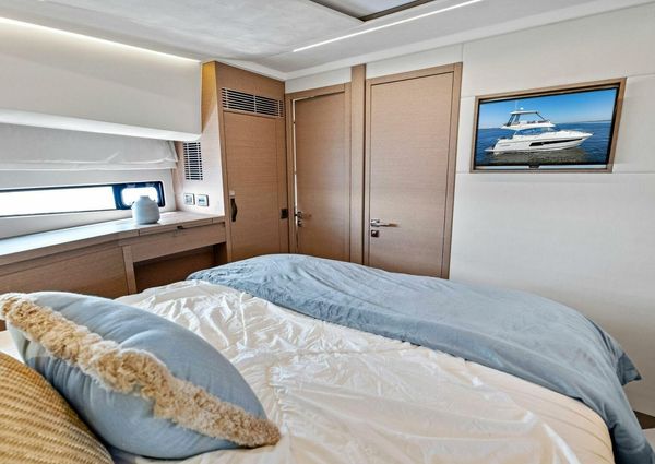 Prestige 460 Flybridge image