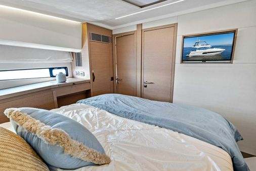 Prestige 460 Flybridge image