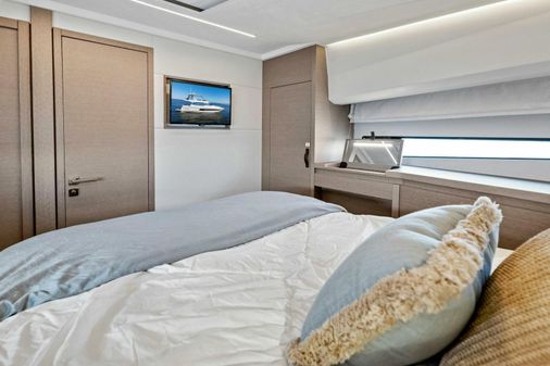 Prestige 460 Flybridge image