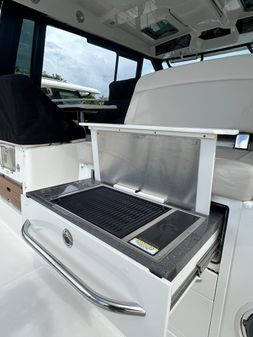 Boston Whaler 405 Conquest image