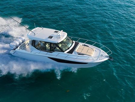 Boston Whaler 405 Conquest image