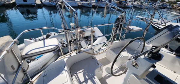 Catalina 350 Sloop image