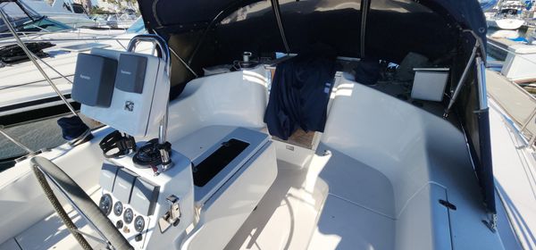 Catalina 350 Sloop image