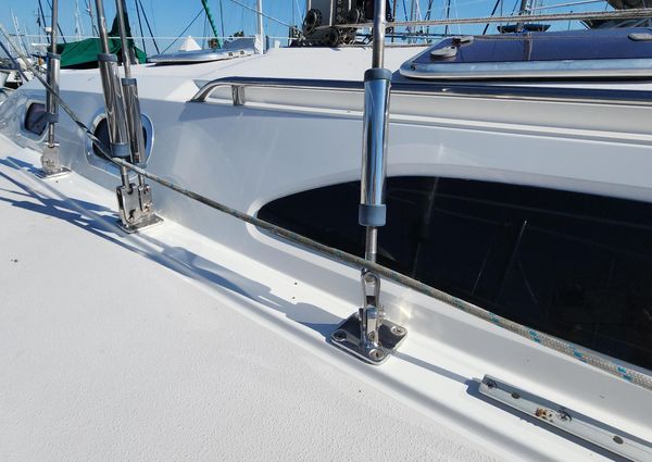 Catalina 350 Sloop image